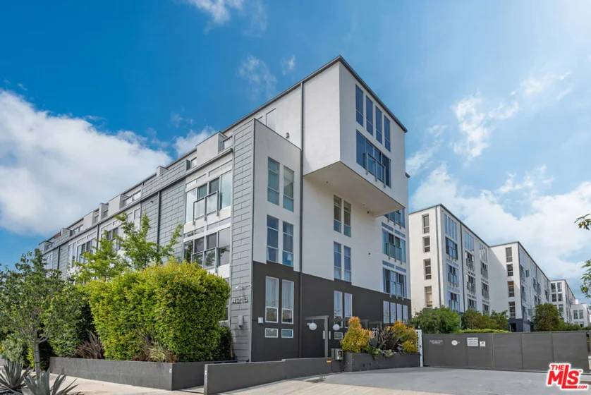 4215 Glencoe Avenue #407 photo 1