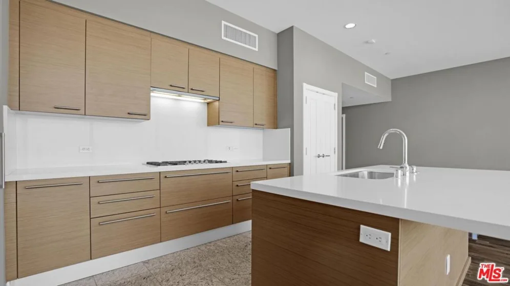 900 W Olympic Boulevard #39C photo 6