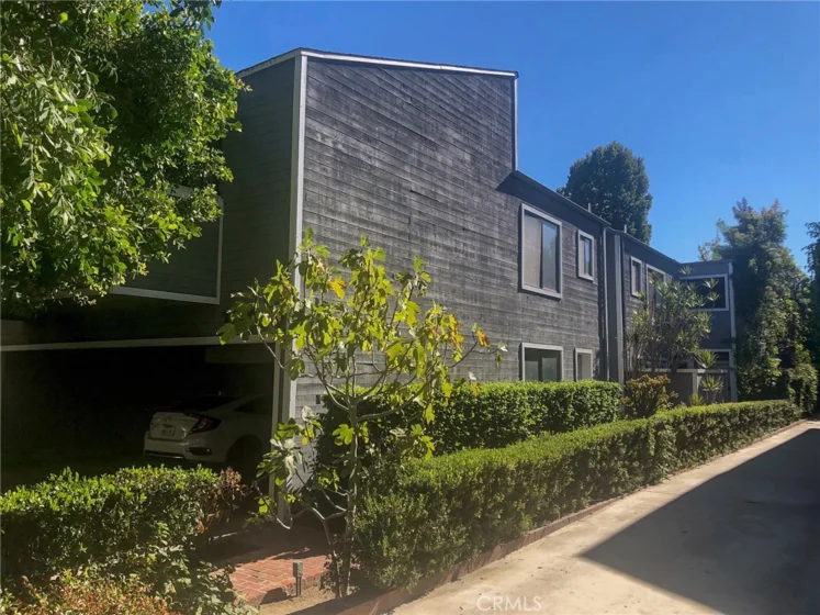 12416 Moorpark Street #D photo 1