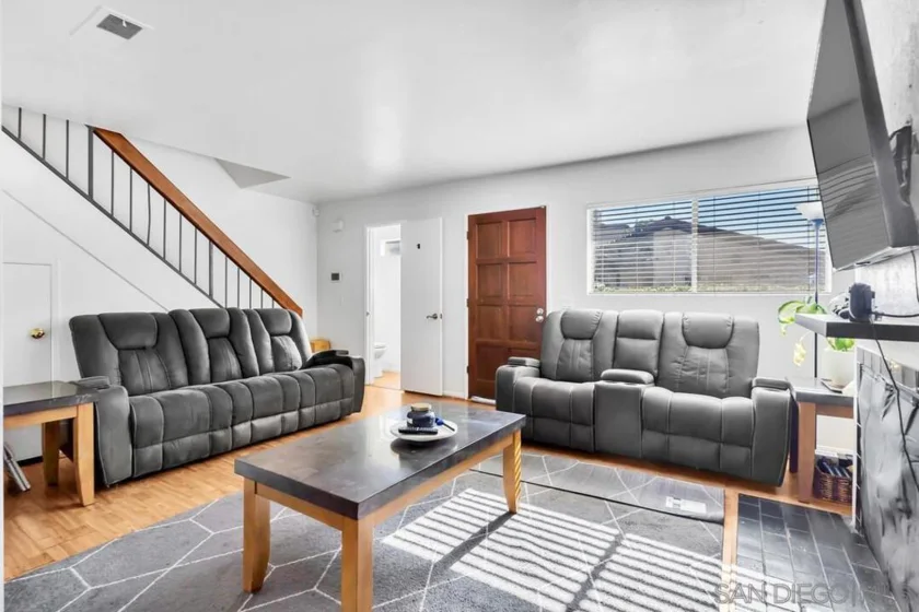 748 N Mollison Ave Unit A photo 40