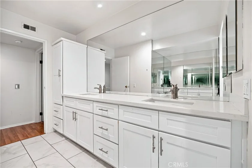 4675 Willis Avenue #105 photo 18