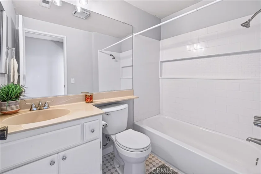730 W 4th Street #308 photo 14