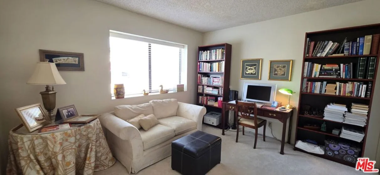 17707 Magnolia Boulevard photo 18