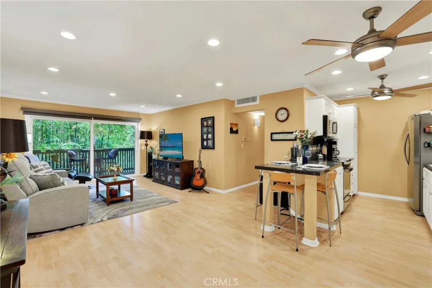 552 N Bellflower #303 photo 2
