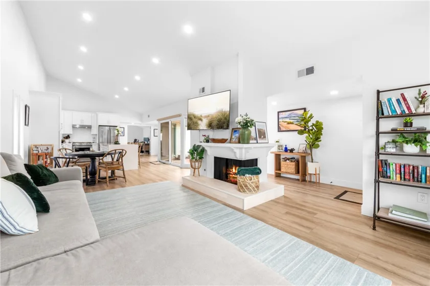 6938 Almondine photo 6