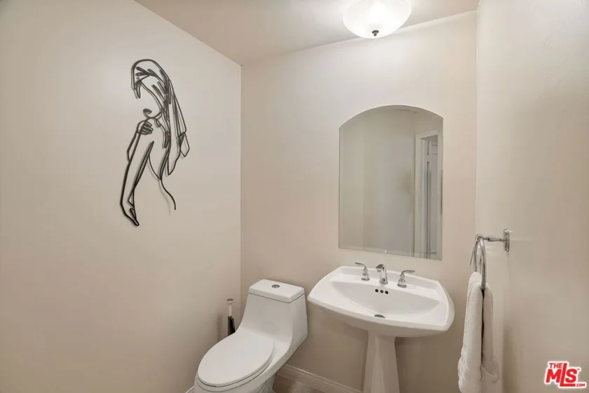 121 N Almont Drive #201 photo 19