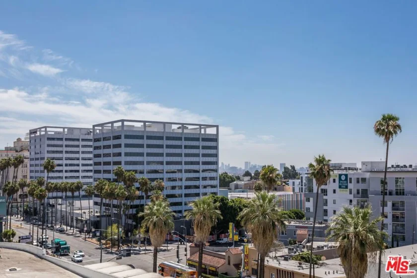 7135 Hollywood Boulevard #606 photo 34