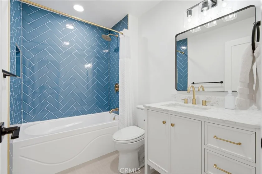 5583 Tiffany Avenue photo 12