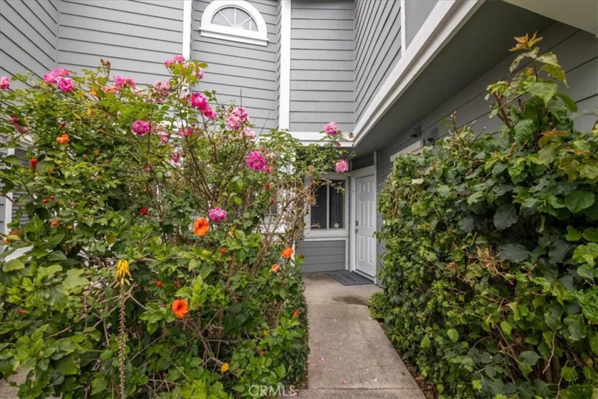 121 Santa Rosa Court photo 2