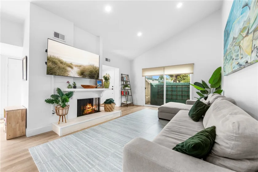 6938 Almondine photo 8