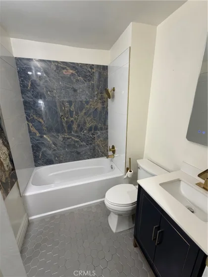 960 Larrabee photo 14