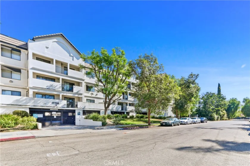 17735 Kinzie Street #204 photo 1