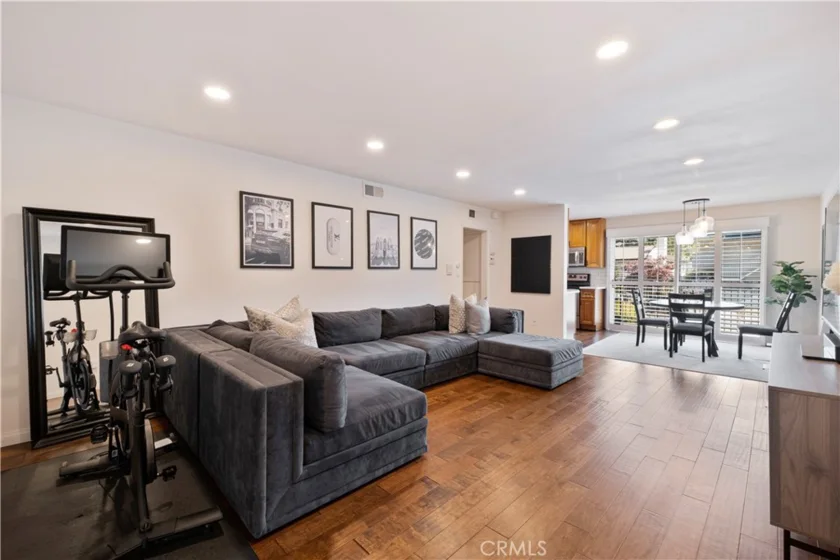 12801 Moorpark Street #102 photo 1