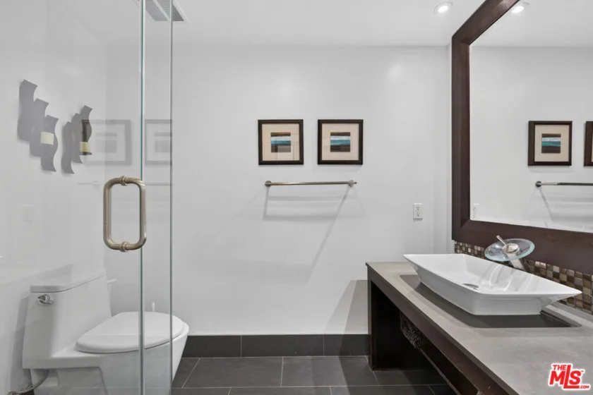 324 N Palm Drive #404 photo 38
