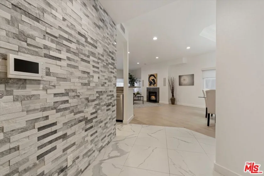 1160 Granville Avenue #108 photo 24