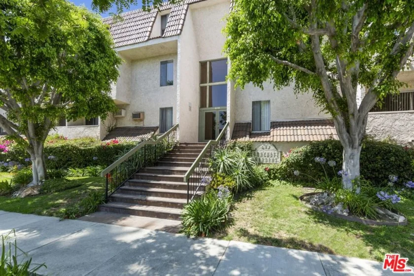 409 Burchett Street #102 photo 1