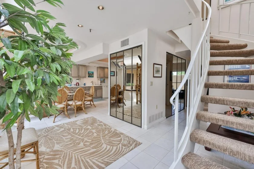 835 D Avenue #4 photo 1