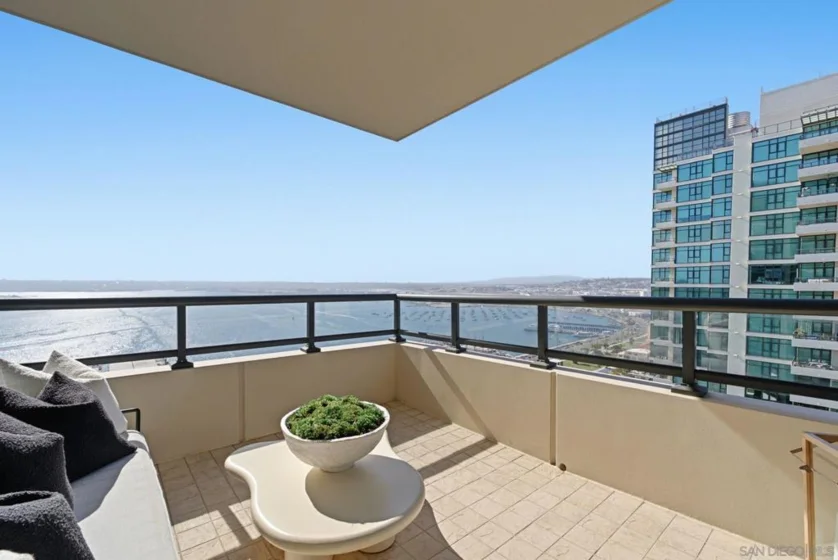 1199 Pacific Highway #3401 photo 3