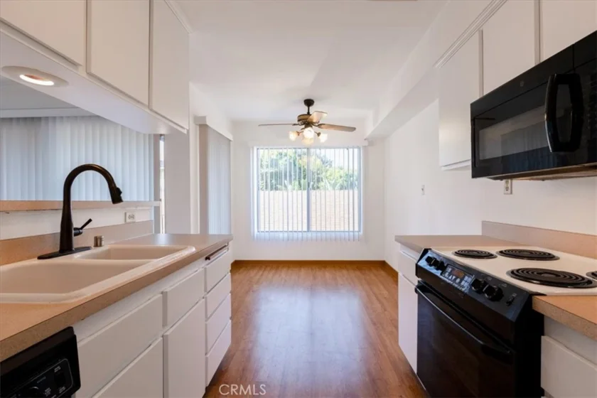 372 Carroll Park East #208 photo 1