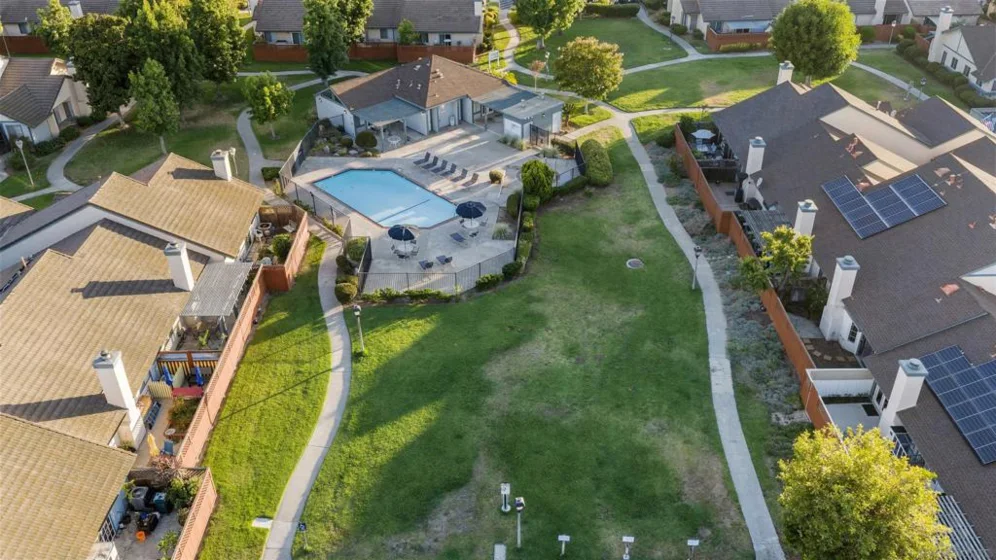 422 Devonshire Gln photo 32