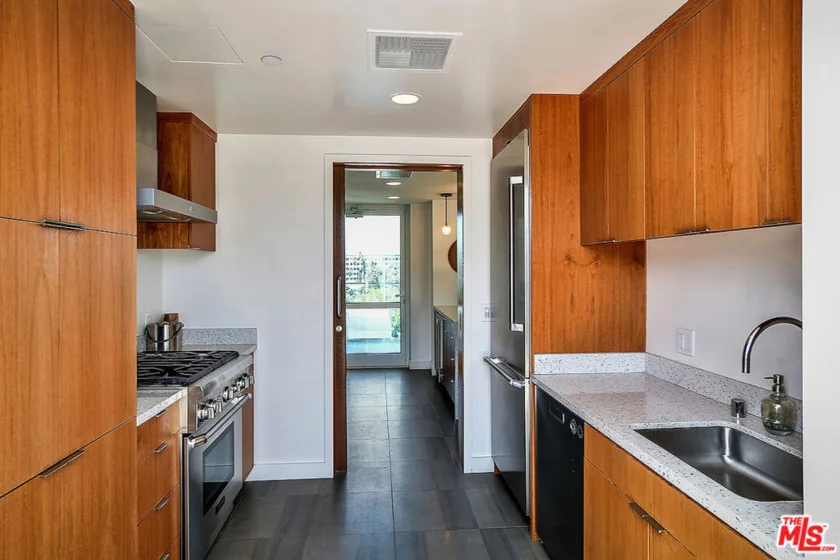 1705 Ocean Avenue #502 photo 26