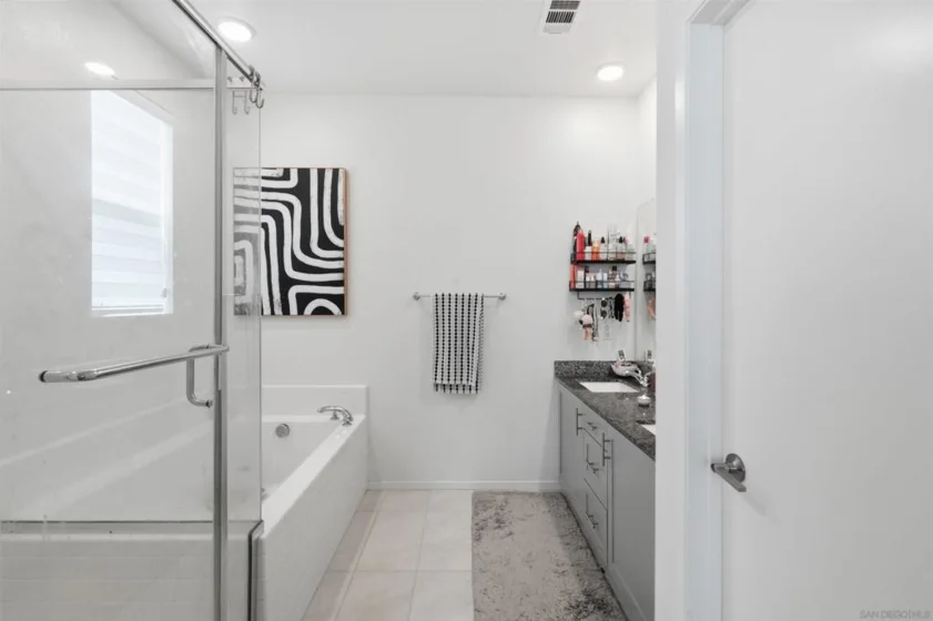 5491 Seacliff Place #108 photo 31
