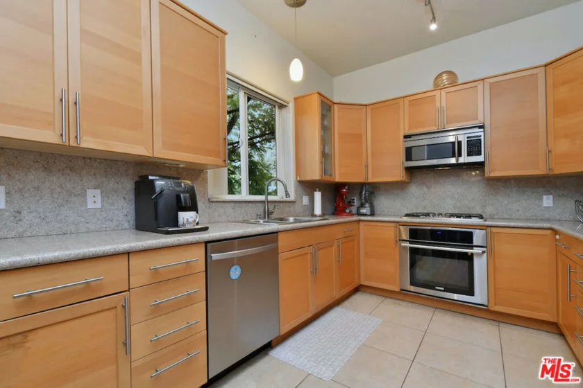 14315 Magnolia Boulevard #101 photo 8