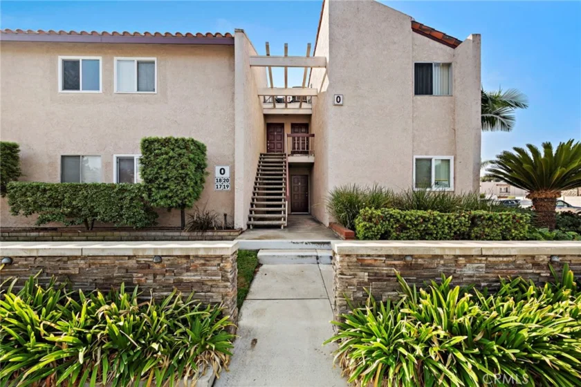 700 W La Veta Avenue Unit O18 photo 1
