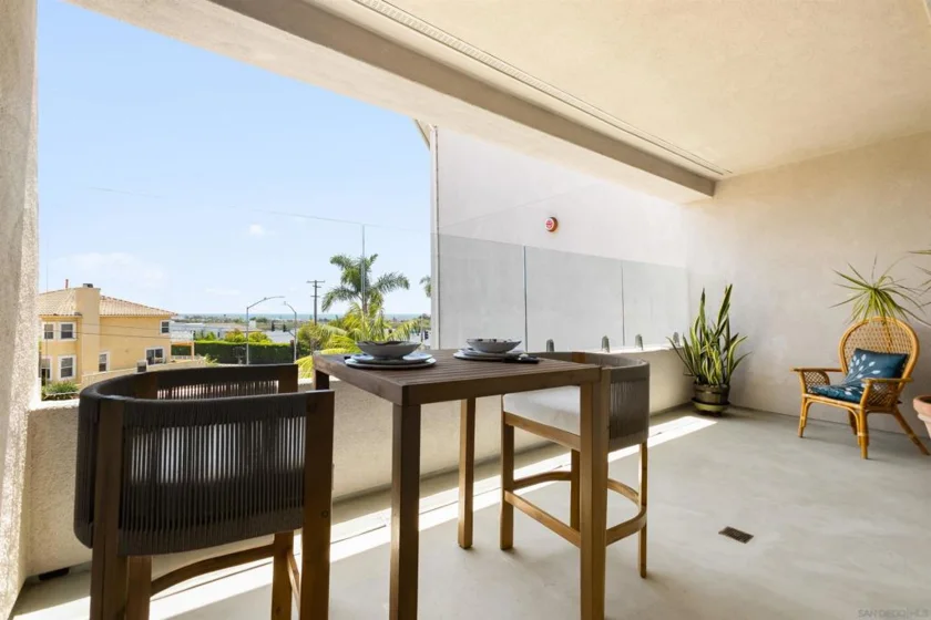 1128 Las Flores photo 7