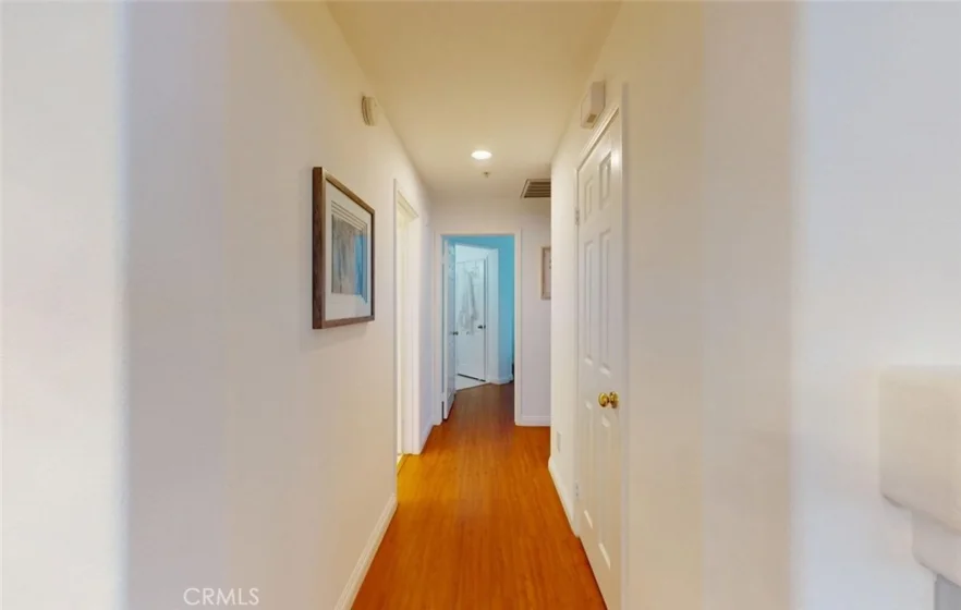 210 California Court photo 19
