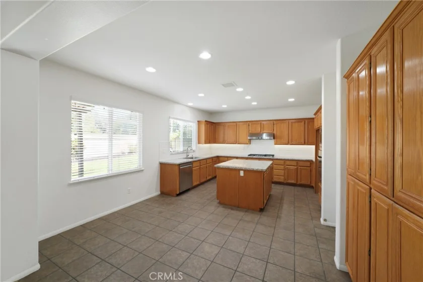 38090 Sherwood Street photo 12