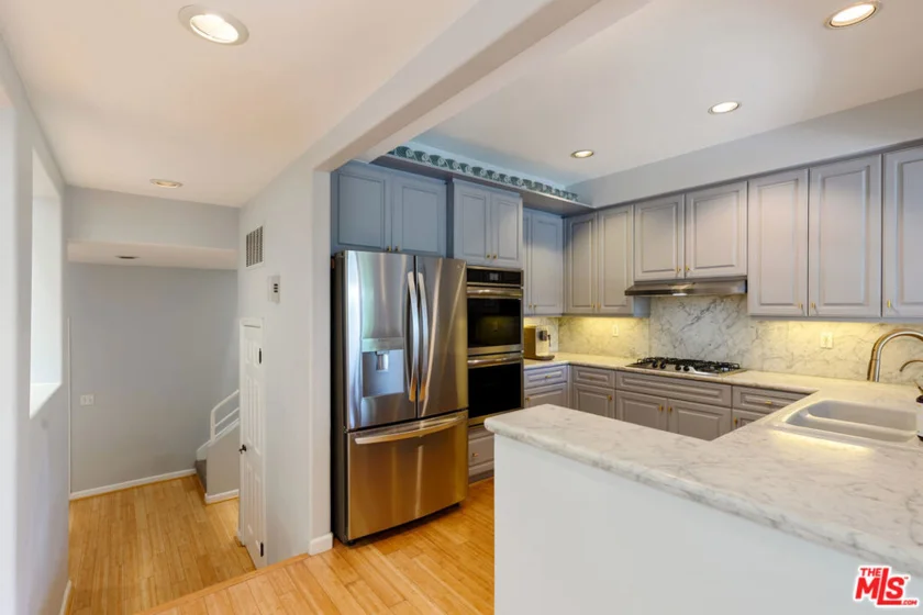 6435 Zumirez Drive #14 photo 5