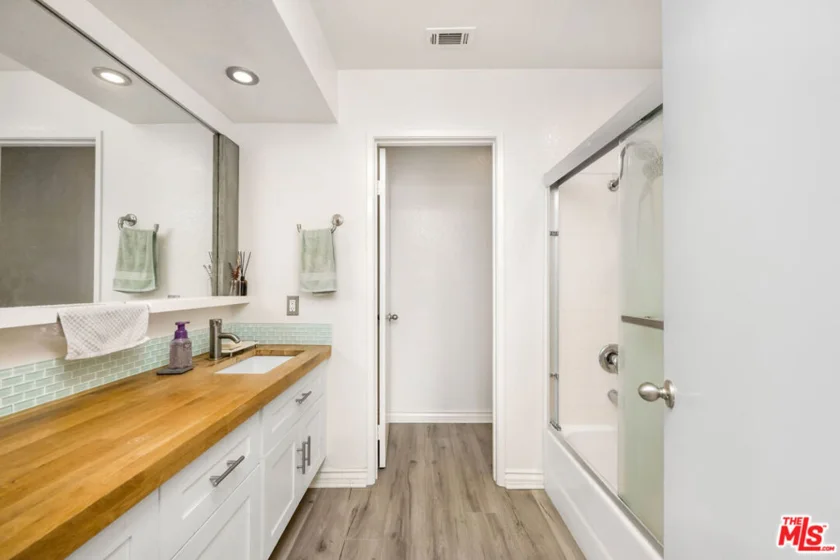 810 Baker Street #204 photo 21