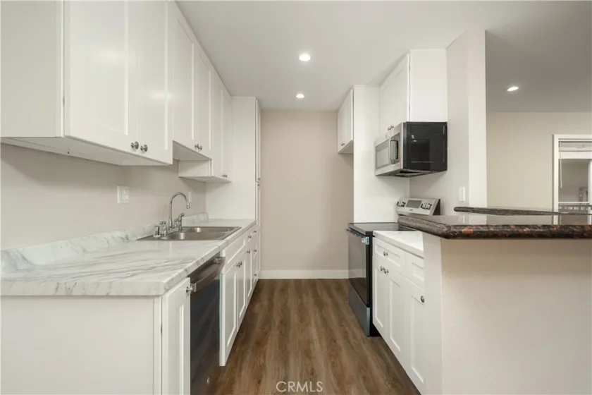 5320 Zelzah Avenue #201 photo 6