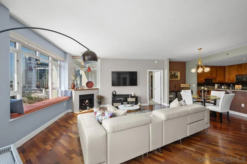 700 W Harbor #1205 photo 1