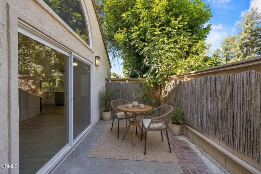 22330 Victory Boulevard #604 photo 11