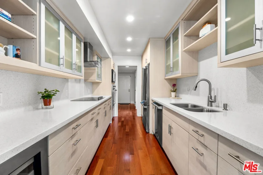 851 N Kings Road #102 photo 11