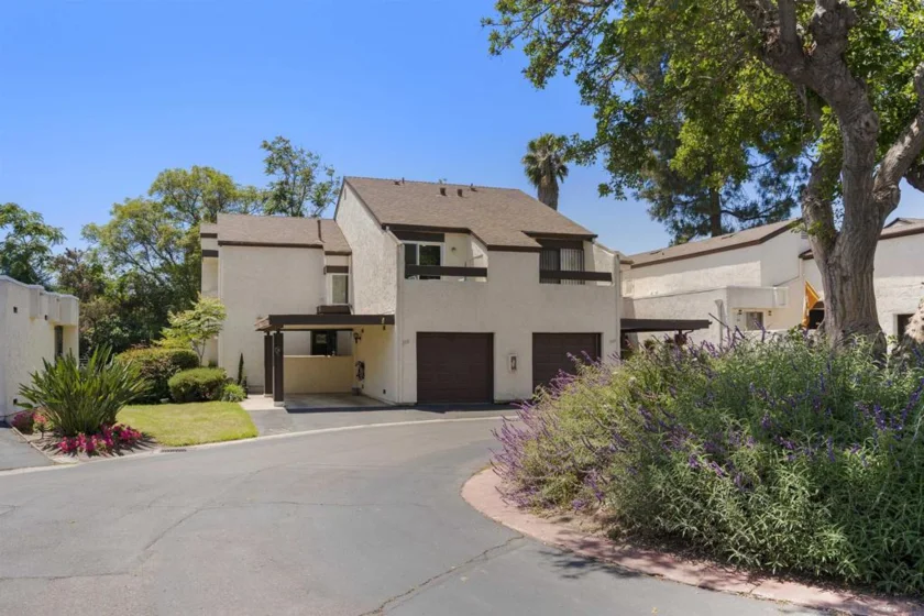 1311 Hawk Lane photo 6