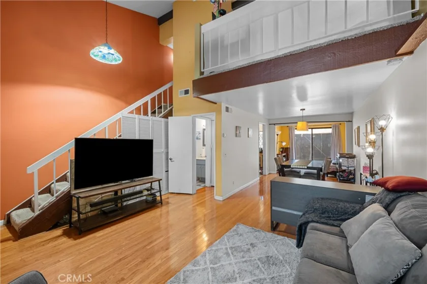 16745 Vanowen photo 27