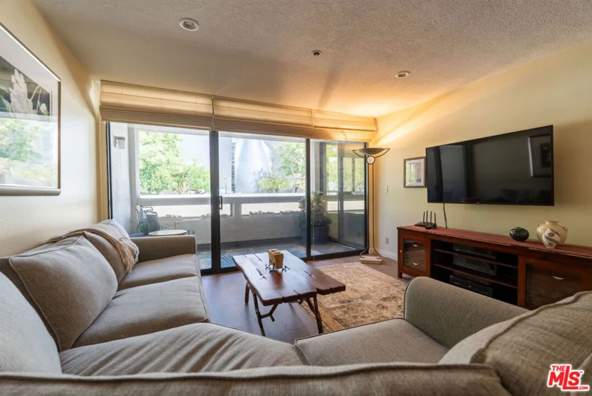 121 S Hope Street #417 photo 18