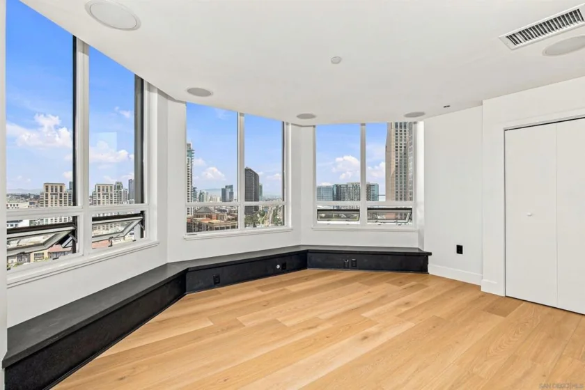 700 W Harbor #2101 photo 29