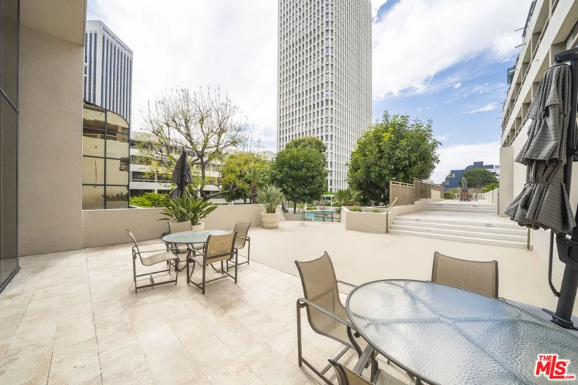 121 S Hope Street #517 photo 5
