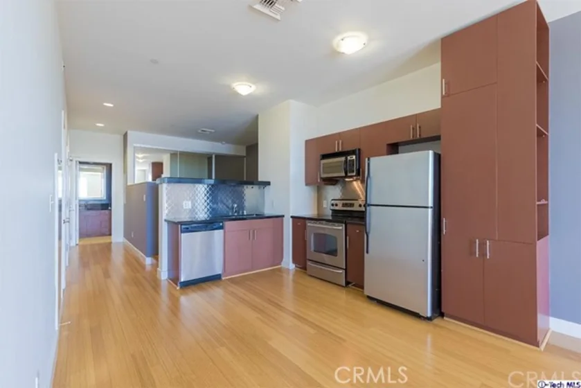 3810 Wilshire Boulevard #1109 photo 1