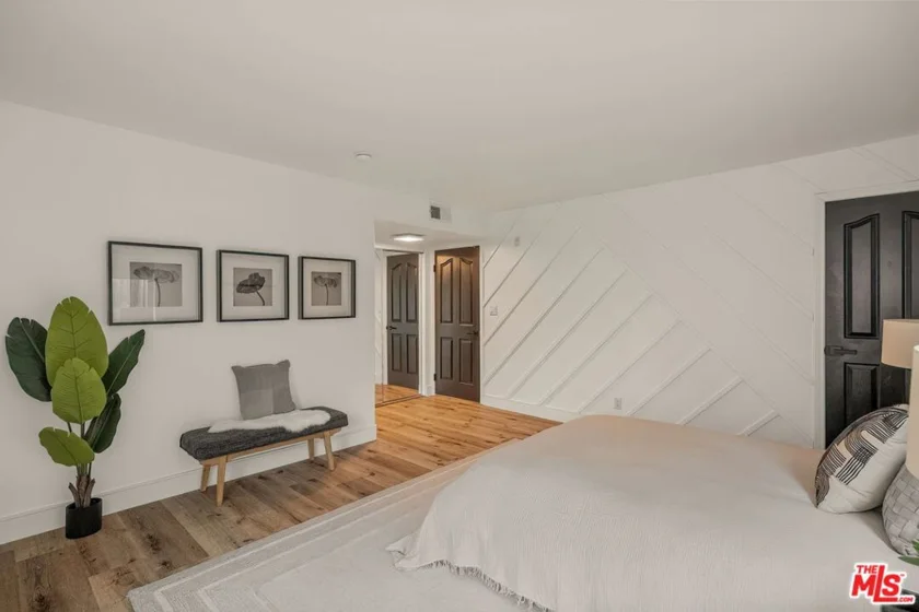1160 Granville Avenue #104 photo 12