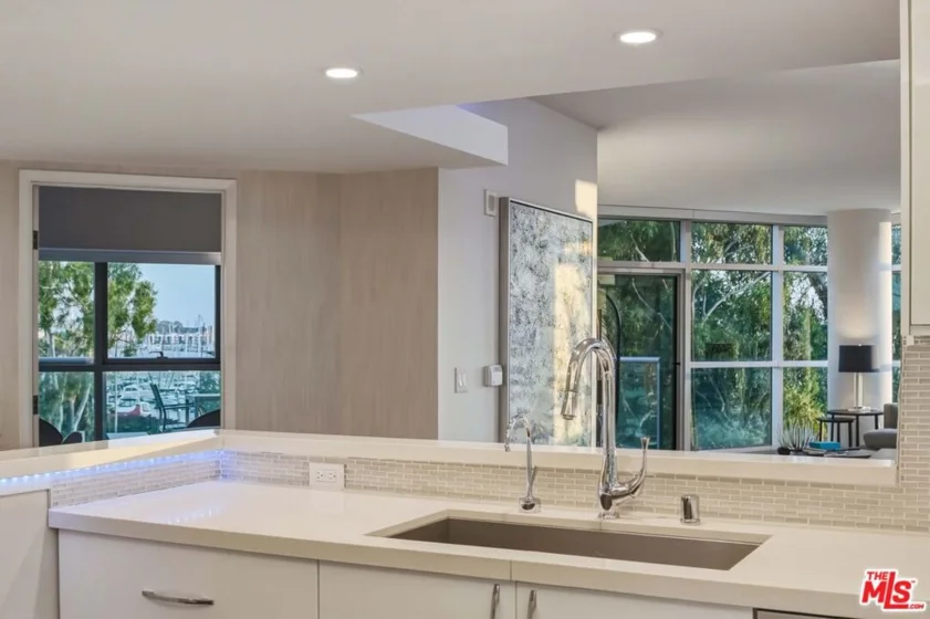 13700 Marina Pointe Drive #305 photo 14