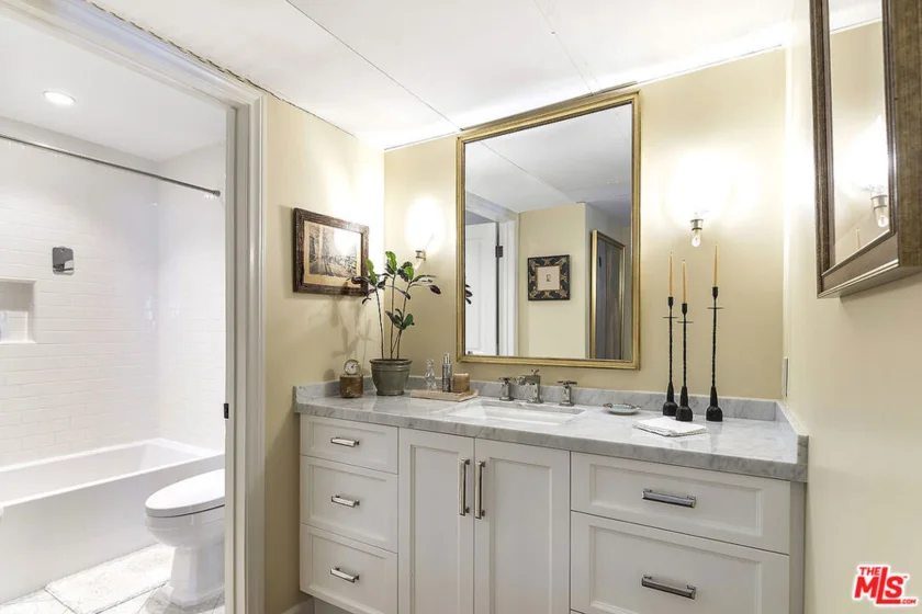 906 N Doheny Drive #510 photo 25