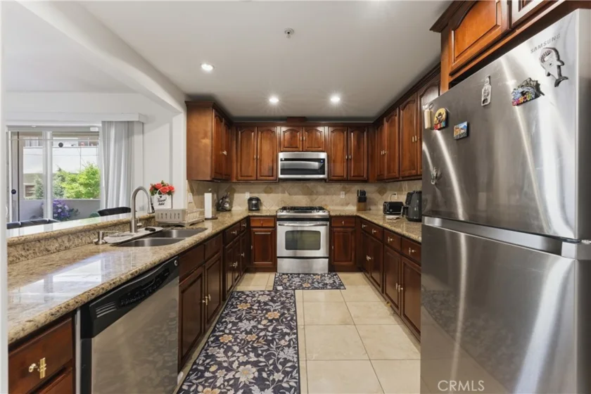 4733 Elmwood Avenue #203 photo 3