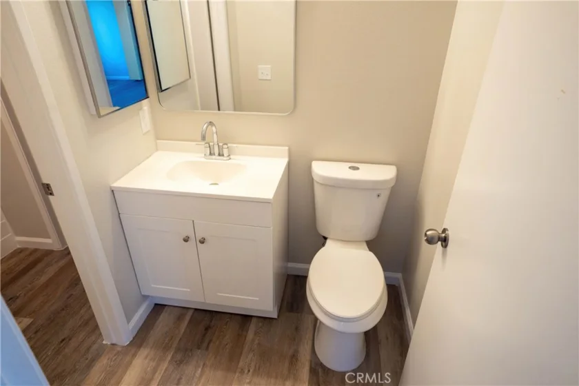 2055 Earl Glen photo 24