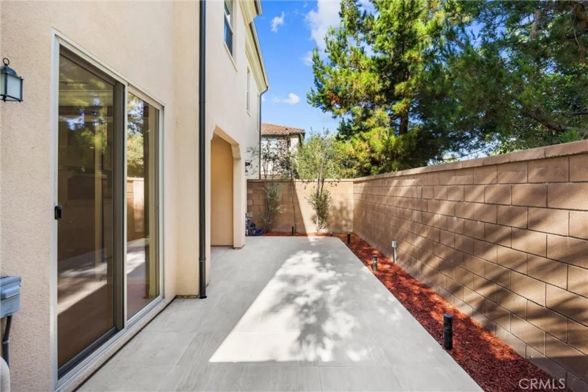 83 Henson photo 26