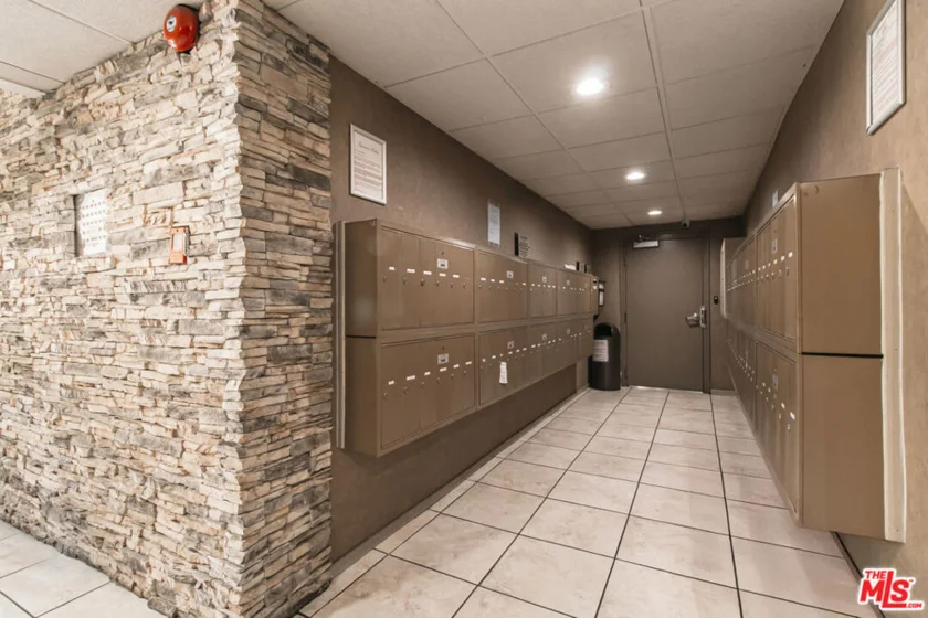 525 N Sycamore Avenue #301 photo 17